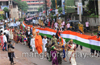 Mangaluru : Students form human chain to display 305 meter long National Flag